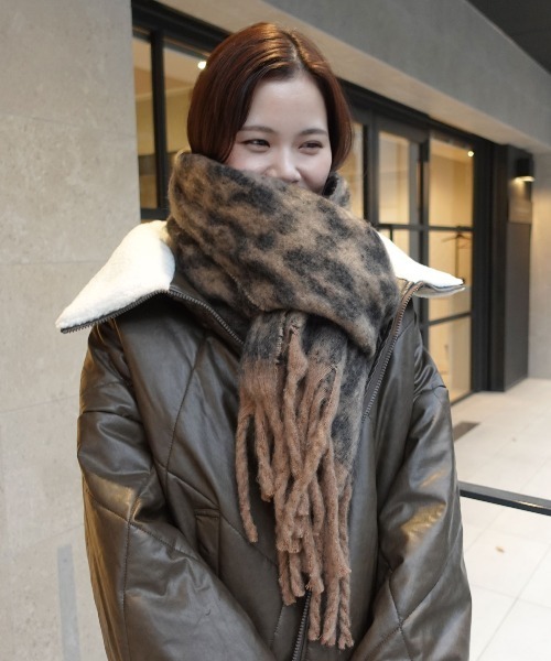 CORNERS（コーナーズ）の「ヒョウ柄ボリュームマフラー（マフラー・レディース・キャメル/ブラウン/ベージュ/グレー・FREE）」の9枚目の写真