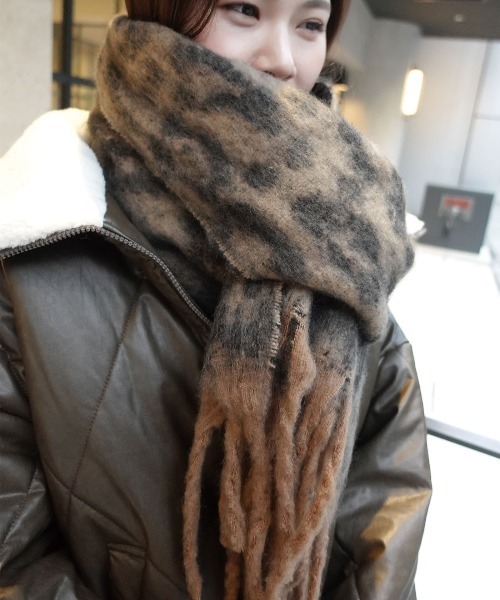 CORNERS（コーナーズ）の「ヒョウ柄ボリュームマフラー（マフラー・レディース・キャメル/ブラウン/ベージュ/グレー・FREE）」の10枚目の写真