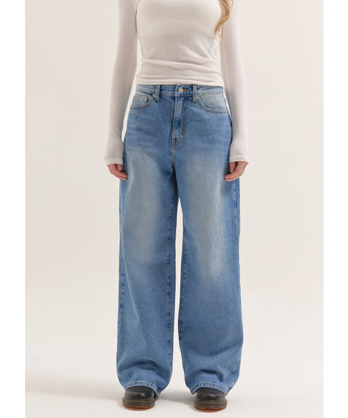 BUTTON UP(ボタンアップ)の「クラシックウォッシュドワイドデニム(デニムパンツ・レディース・その他・SMALL/MEDIUM/LARGE)」の1枚目の写真