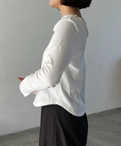 CAPRICIEUX LE'MAGE（カプリシューレマージュ）の「〈C.L〉フリル襟ボートネックTシャツ（Tシャツ/カットソー・レディース・ベージュ系その他/チャコールグレー/ホワイト・FREE）」の7枚目の写真