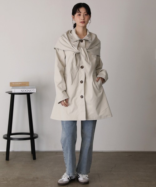 shetila(シェティラ)の「スカーフ付き 2WAY ステンカラーコート(ステンカラーコート・レディース・アイボリー/ブラック/ベージュ・M)」の4枚目の写真