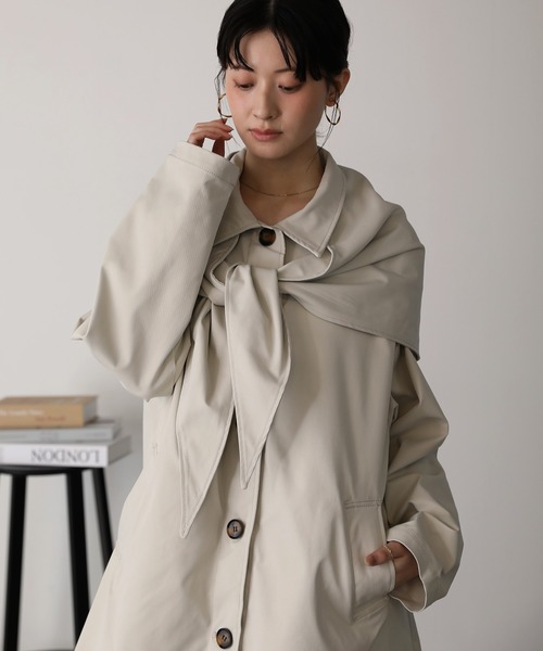 shetila(シェティラ)の「スカーフ付き 2WAY ステンカラーコート(ステンカラーコート・レディース・アイボリー/ブラック/ベージュ・M)」の8枚目の写真