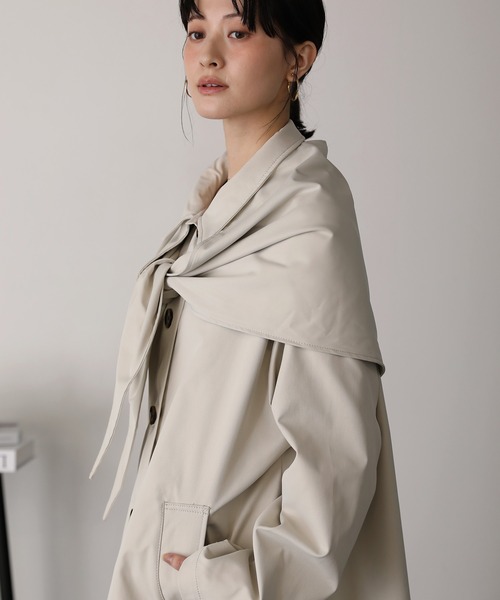 shetila(シェティラ)の「スカーフ付き 2WAY ステンカラーコート(ステンカラーコート・レディース・アイボリー/ブラック/ベージュ・M)」の9枚目の写真