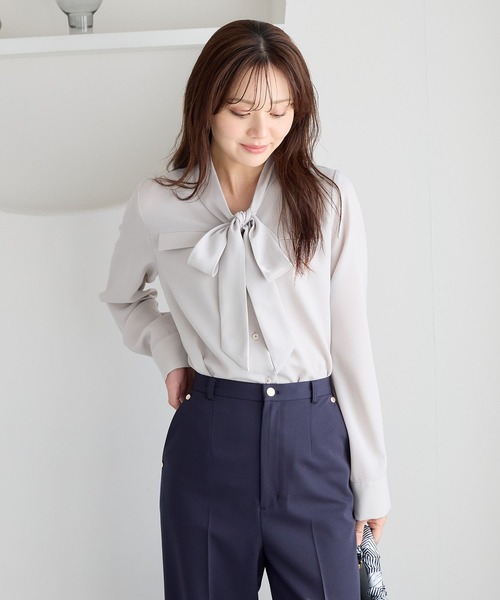 Andemiu(アンデミュウ)の「ポケツキボウタイブラウス646224(シャツ/ブラウス・レディース・オフホワイト/ライトグレー/ブルー/ネイビー・FREE)」の7枚目の写真