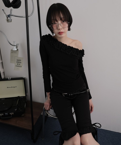 Ulysses(ユリシス)の「ワンショルダーフリルデザイントップス(Tシャツ/カットソー・レディース・ホワイト/ブラック・M/S)」の6枚目の写真