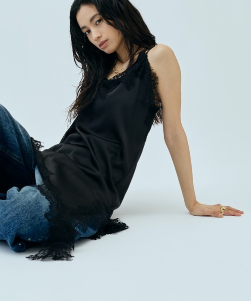 DRWCYS（ドロシーズ）の「アシメレースサテンロングキャミ（キャミソール・レディース・モカ/ブラック/アイボリー・FREE）」の2枚目の写真