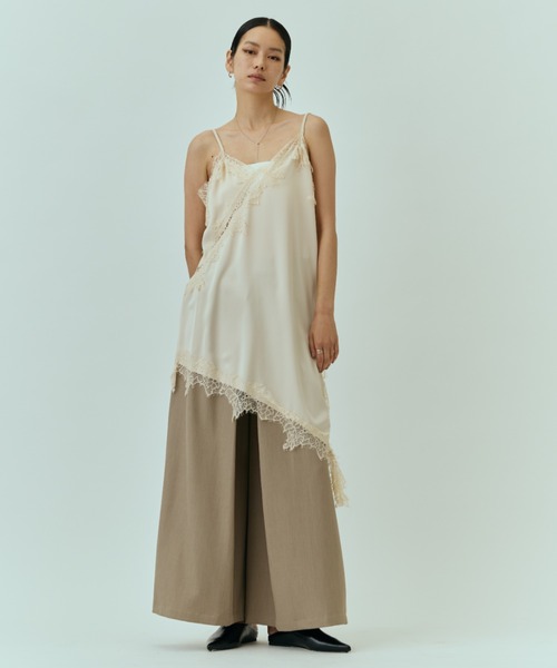 DRWCYS（ドロシーズ）の「アシメレースサテンロングキャミ（キャミソール・レディース・モカ/ブラック/アイボリー・FREE）」の9枚目の写真