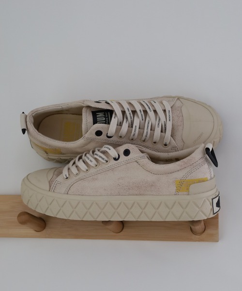 PALLADIUM（パラディウム）の「ヴィンテージ加工PALLA ACE LO SURPLUS パラエース ロー サープラス ユニセックス スニーカー（スニーカー・メンズ・サンドベージュ/ブラック・29cm/28cm/27.5cm/27cm/26.5cm/25.5cm/25cm/24.5cm/24cm/23.5cm/22.5cm）」の2枚目の写真