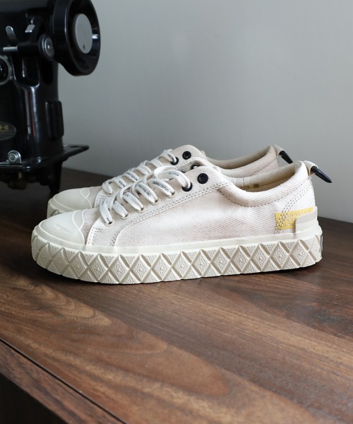 PALLADIUM（パラディウム）の「ヴィンテージ加工PALLA ACE LO SURPLUS パラエース ロー サープラス ユニセックス スニーカー（スニーカー・メンズ・サンドベージュ/ブラック・29cm/28cm/27.5cm/27cm/26.5cm/25.5cm/25cm/24.5cm/24cm/23.5cm/22.5cm）」の4枚目の写真