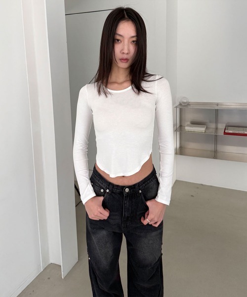 4INT.(フォイント)の「ベーシック ラウンドヘム 無地 スリム 長袖 Tシャツ(Tシャツ/カットソー・レディース・グレー/ブラック/ホワイト/ベージュ・FREE)」の12枚目の写真