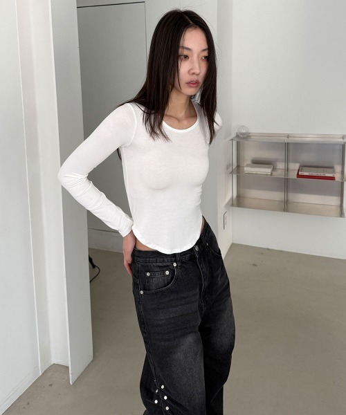 4INT.(フォイント)の「ベーシック ラウンドヘム 無地 スリム 長袖 Tシャツ(Tシャツ/カットソー・レディース・グレー/ブラック/ホワイト/ベージュ・FREE)」の13枚目の写真