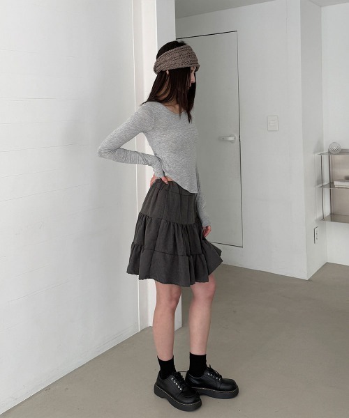 4INT.(フォイント)の「ベーシック ラウンドヘム 無地 スリム 長袖 Tシャツ(Tシャツ/カットソー・レディース・グレー/ブラック/ホワイト/ベージュ・FREE)」の19枚目の写真