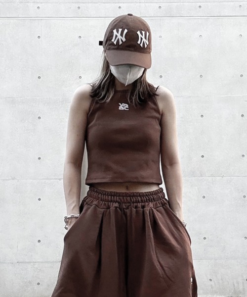 YACA(ヤーカ)の「Logo Mini Tanktop/ロゴミニタンクトップ(タンクトップ・レディース・モカ/ブラック・FREE)」の2枚目の写真