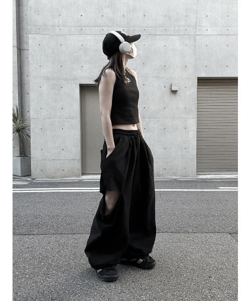 YACA(ヤーカ)の「Logo Mini Tanktop/ロゴミニタンクトップ(タンクトップ・レディース・モカ/ブラック・FREE)」の5枚目の写真
