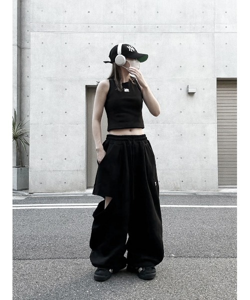 YACA(ヤーカ)の「Logo Mini Tanktop/ロゴミニタンクトップ(タンクトップ・レディース・モカ/ブラック・FREE)」の8枚目の写真