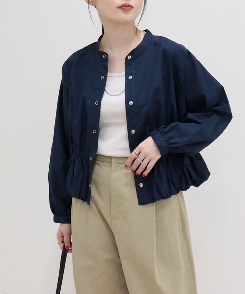 fredy emue(フレディエミュ)の「クロップドバルーン前開きブラウス(シャツ/ブラウス・レディース・ネイビー/カーキ/サックスブルー/オフホワイト・38)」の3枚目の写真