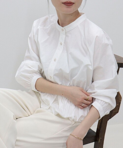 fredy emue(フレディエミュ)の「クロップドバルーン前開きブラウス(シャツ/ブラウス・レディース・ネイビー/カーキ/サックスブルー/オフホワイト・38)」の1枚目の写真