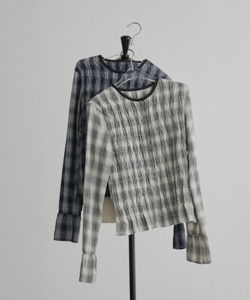 Aunt Marie's（アントマリーズ）の「シャーリングチェックトップス（シャツ/ブラウス・レディース・ネイビー/アイボリー・FREE）」の3枚目の写真