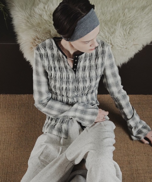 Aunt Marie's（アントマリーズ）の「シャーリングチェックトップス（シャツ/ブラウス・レディース・ネイビー/アイボリー・FREE）」の4枚目の写真