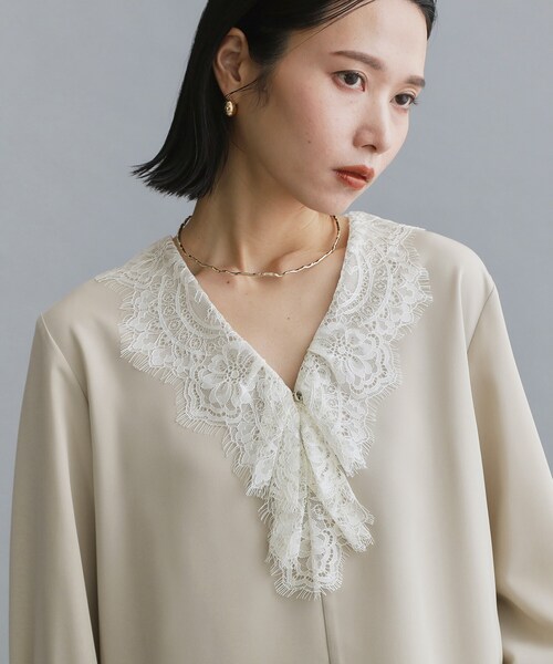 OPAQUE.CLIP(オペークドットクリップ)の「【es】ヒゲレースVネックブラウス【洗濯機OK】(シャツ/ブラウス・レディース・ブラック/ベージュ・36/38/40)」の2枚目の写真