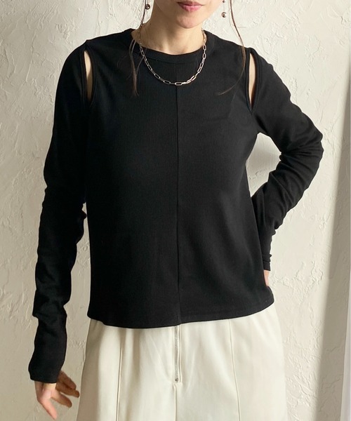 She's Closet(シーズクローゼット)の「カットアウト 肩あき 長袖 リブトップス ロングTシャツ(Tシャツ/カットソー・レディース・ブラック/アイボリー/モカ・FREE)」の1枚目の写真