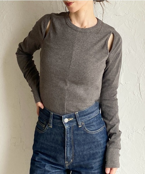 She's Closet(シーズクローゼット)の「カットアウト 肩あき 長袖 リブトップス ロングTシャツ(Tシャツ/カットソー・レディース・ブラック/アイボリー/モカ・FREE)」の3枚目の写真