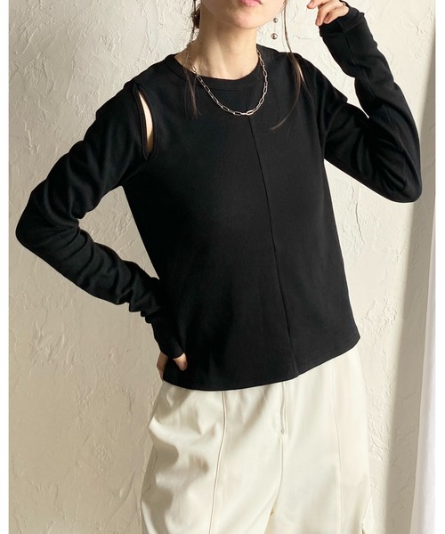 She's Closet(シーズクローゼット)の「カットアウト 肩あき 長袖 リブトップス ロングTシャツ(Tシャツ/カットソー・レディース・ブラック/アイボリー/モカ・FREE)」の5枚目の写真