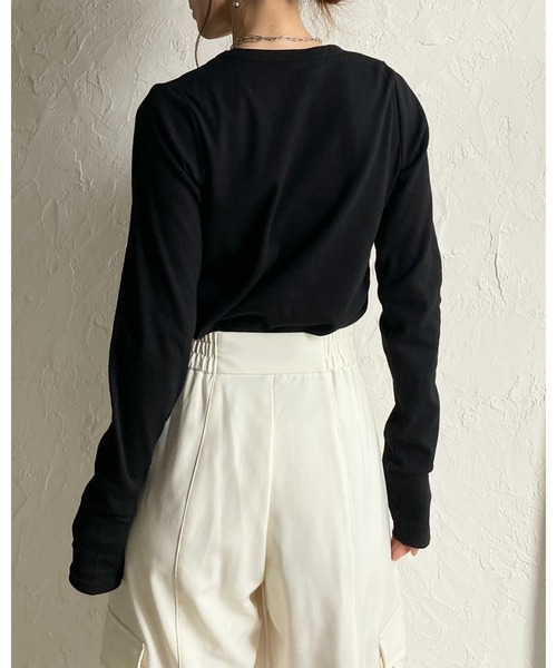 She's Closet(シーズクローゼット)の「カットアウト 肩あき 長袖 リブトップス ロングTシャツ(Tシャツ/カットソー・レディース・ブラック/アイボリー/モカ・FREE)」の6枚目の写真