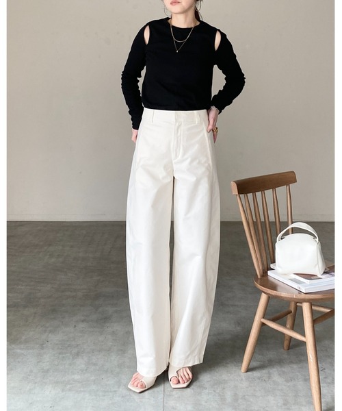 She's Closet(シーズクローゼット)の「カットアウト 肩あき 長袖 リブトップス ロングTシャツ(Tシャツ/カットソー・レディース・ブラック/アイボリー/モカ・FREE)」の7枚目の写真