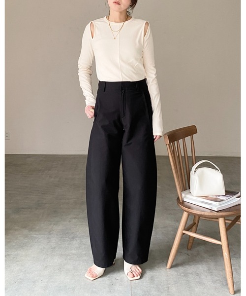 She's Closet(シーズクローゼット)の「カットアウト 肩あき 長袖 リブトップス ロングTシャツ(Tシャツ/カットソー・レディース・ブラック/アイボリー/モカ・FREE)」の11枚目の写真