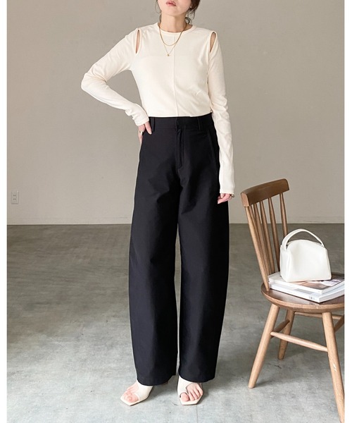She's Closet(シーズクローゼット)の「カットアウト 肩あき 長袖 リブトップス ロングTシャツ(Tシャツ/カットソー・レディース・ブラック/アイボリー/モカ・FREE)」の12枚目の写真