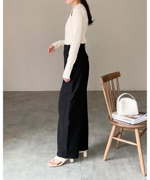 She's Closet(シーズクローゼット)の「カットアウト 肩あき 長袖 リブトップス ロングTシャツ(Tシャツ/カットソー・レディース・ブラック/アイボリー/モカ・FREE)」の13枚目の写真