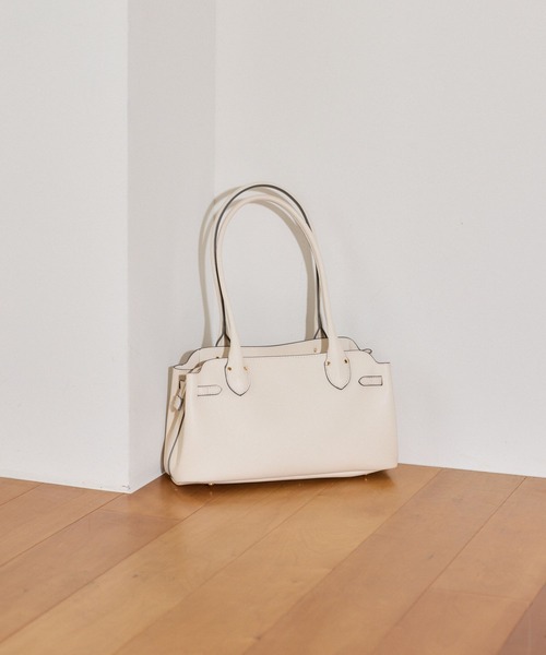 mysty woman（ミスティウーマン）の「ソフトスクエアBAG 681247（ショルダーバッグ・レディース・ブラック/アイボリー・FREE）」の2枚目の写真