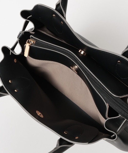 mysty woman（ミスティウーマン）の「ソフトスクエアBAG 681247（ショルダーバッグ・レディース・ブラック/アイボリー・FREE）」の9枚目の写真