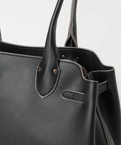 mysty woman（ミスティウーマン）の「ソフトスクエアBAG 681247（ショルダーバッグ・レディース・ブラック/アイボリー・FREE）」の3枚目の写真