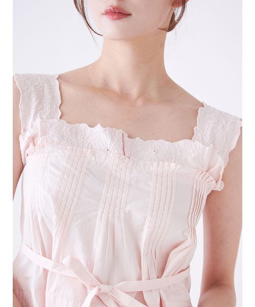 SNIDEL(スナイデル)の「エンブロイダリートップス(シャツ/ブラウス・レディース・ネイビー/ピンク/ホワイト・F)」の9枚目の写真