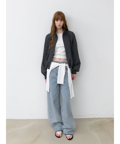 ATELIER NAIN(アトリエナイン)の「AN SHEER NYLON HIGH NECK JUMPER (JP-602)(ブルゾン・レディース・クリーム/ダークグレー・FREE)」の4枚目の写真