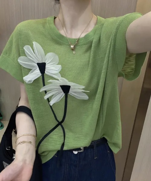 SallyLunn(サリーラン)の「フラワーアクセントトップス(Tシャツ/カットソー・レディース・ブラック/グレー/グリーン・FREE)」の3枚目の写真