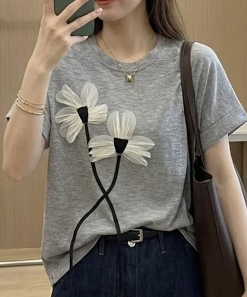 SallyLunn(サリーラン)の「フラワーアクセントトップス(Tシャツ/カットソー・レディース・ブラック/グレー/グリーン・FREE)」の6枚目の写真