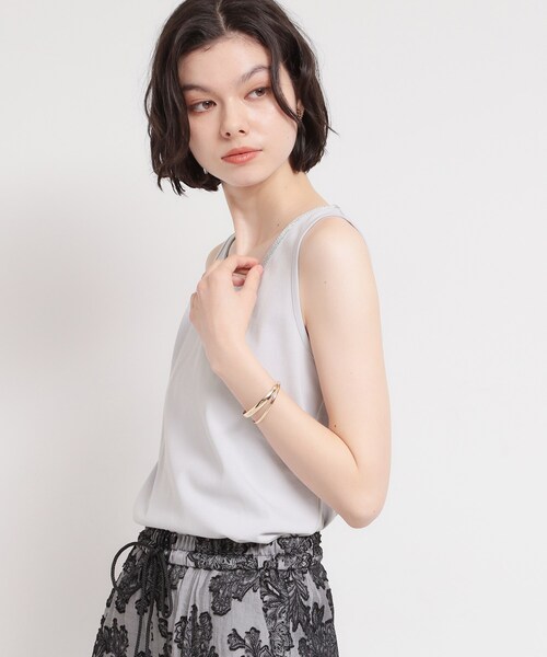 THE SHOP TK (ザ ショップ ティーケー )の「【ひんやり】顔周りがぱっと華やぐ きらり艶めくタンクトップ(タンクトップ・レディース・オフホワイト/ブラック/ライトグレー・13/12)」の8枚目の写真