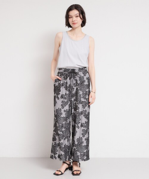 THE SHOP TK (ザ ショップ ティーケー )の「【ひんやり】顔周りがぱっと華やぐ きらり艶めくタンクトップ(タンクトップ・レディース・オフホワイト/ブラック/ライトグレー・13/12)」の6枚目の写真