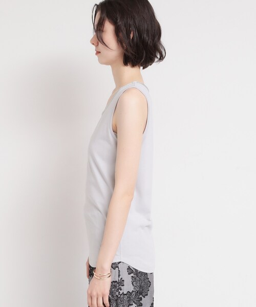 THE SHOP TK (ザ ショップ ティーケー )の「【ひんやり】顔周りがぱっと華やぐ きらり艶めくタンクトップ(タンクトップ・レディース・オフホワイト/ブラック/ライトグレー・13/12)」の17枚目の写真
