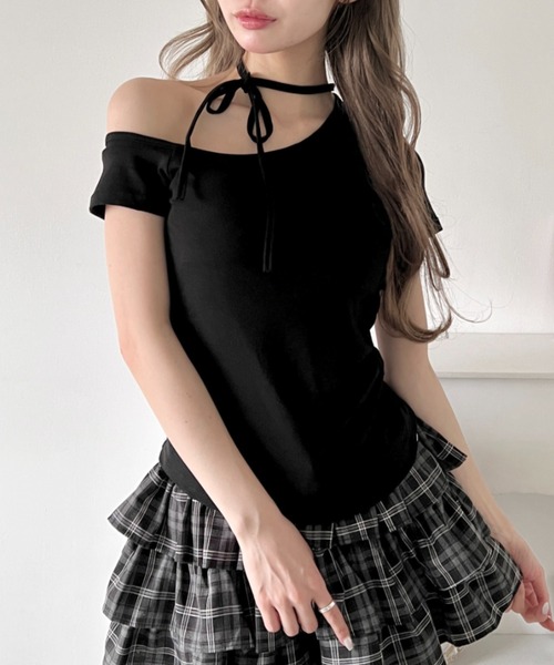 Loueme(ルエム)の「オフショルチョーカートップス(Tシャツ/カットソー・レディース・ホワイト/ブラック/ライトブルー・FREE)」の2枚目の写真