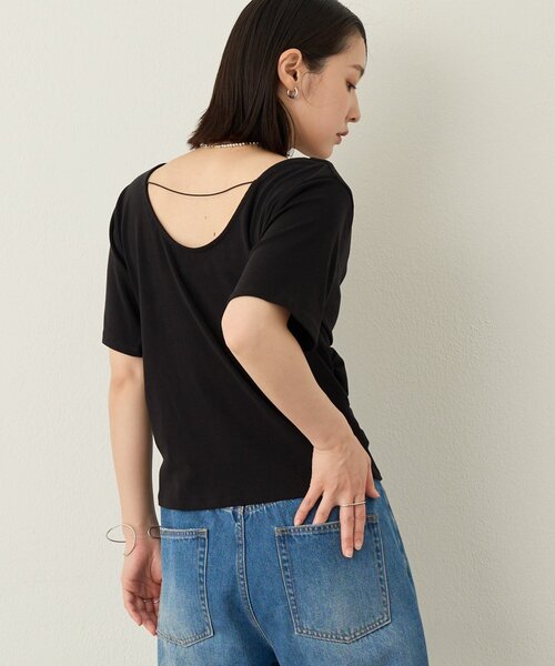Omekashi(オメカシ)の「2way半袖ドレープTシャツ(Tシャツ/カットソー・レディース・ブラック/オフホワイト/ベージュ・FREE)」の2枚目の写真