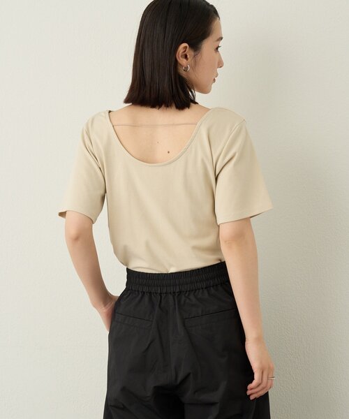 Omekashi(オメカシ)の「2way半袖ドレープTシャツ(Tシャツ/カットソー・レディース・ブラック/オフホワイト/ベージュ・FREE)」の10枚目の写真