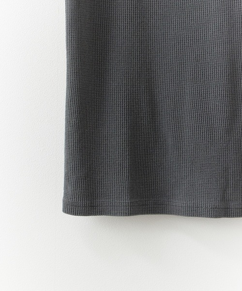 ROOPTOKYO(ループトウキョウ)の「ピグメント加工ワッフルジャストフィットヘンリーネックT 半袖Tシャツ 秋 秋服 2026年秋冬(Tシャツ/カットソー・メンズ・ブラック/ワインレッド・S/M/L)」の6枚目の写真