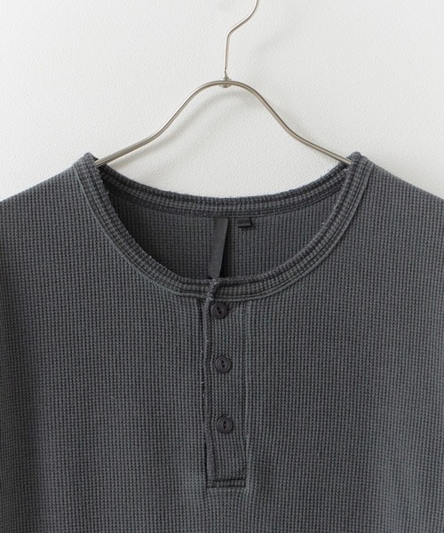 ROOPTOKYO(ループトウキョウ)の「ピグメント加工ワッフルジャストフィットヘンリーネックT 半袖Tシャツ 秋 秋服 2026年秋冬(Tシャツ/カットソー・メンズ・ブラック/ワインレッド・S/M/L)」の3枚目の写真