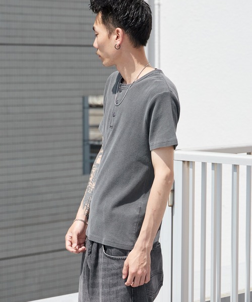 ROOPTOKYO(ループトウキョウ)の「ピグメント加工ワッフルジャストフィットヘンリーネックT 半袖Tシャツ 秋 秋服 2026年秋冬(Tシャツ/カットソー・メンズ・ブラック/ワインレッド・S/M/L)」の11枚目の写真
