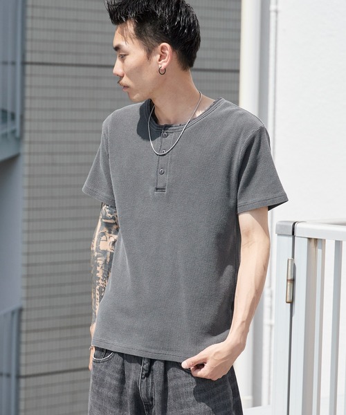 ROOPTOKYO(ループトウキョウ)の「ピグメント加工ワッフルジャストフィットヘンリーネックT 半袖Tシャツ 秋 秋服 2026年秋冬(Tシャツ/カットソー・メンズ・ブラック/ワインレッド・S/M/L)」の10枚目の写真