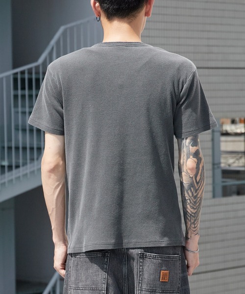 ROOPTOKYO(ループトウキョウ)の「ピグメント加工ワッフルジャストフィットヘンリーネックT 半袖Tシャツ 秋 秋服 2026年秋冬(Tシャツ/カットソー・メンズ・ブラック/ワインレッド・S/M/L)」の15枚目の写真
